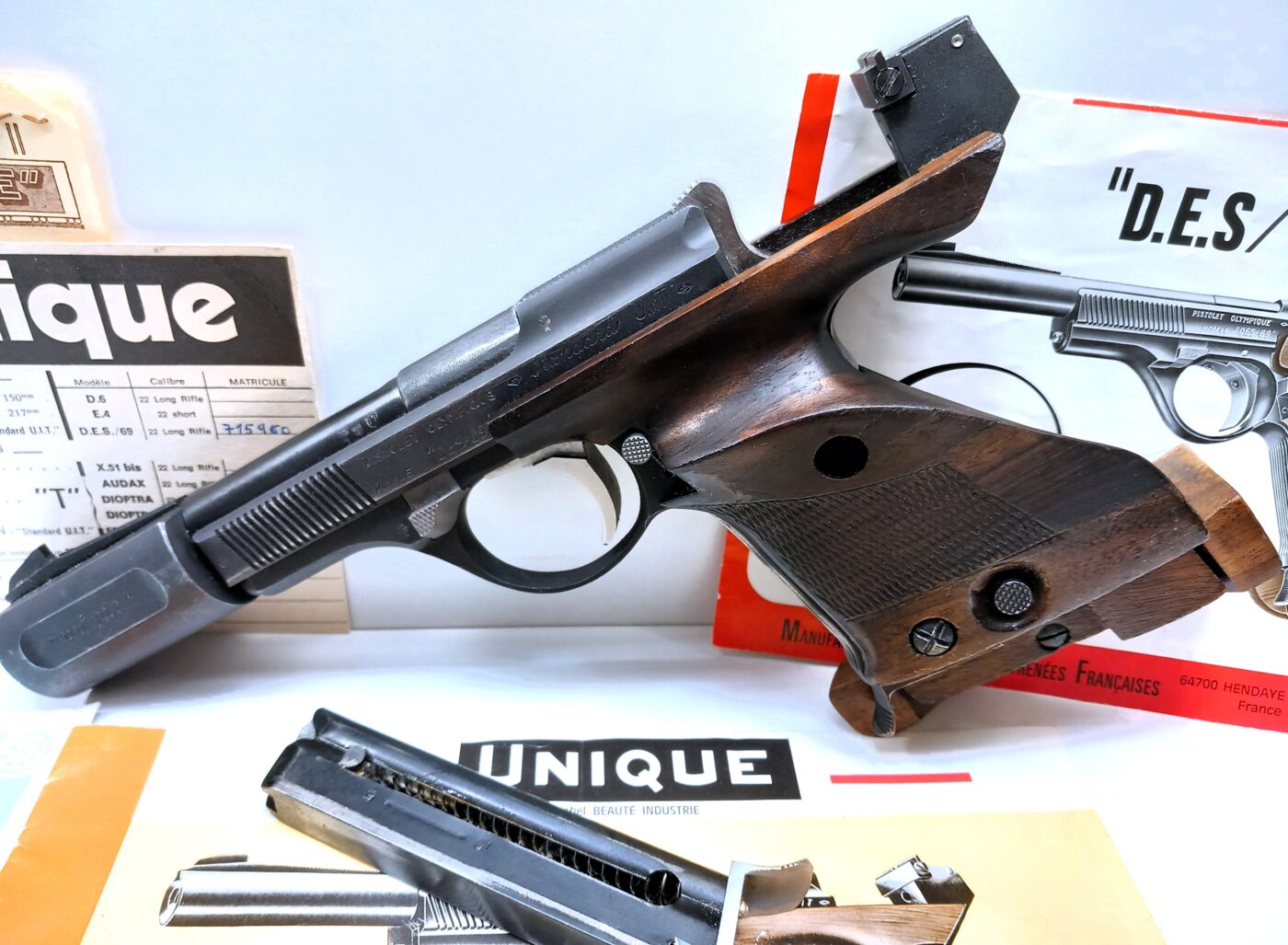 Pistolet UNIQUE des69 cal 22lr occasion